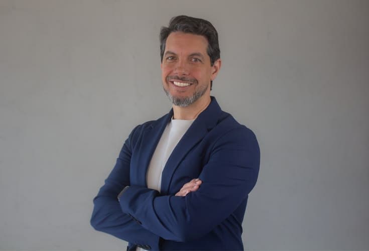 Carlos R.